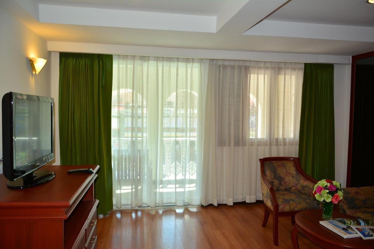 Pride Beach Resort - Adults Only Patong Екстер'єр фото